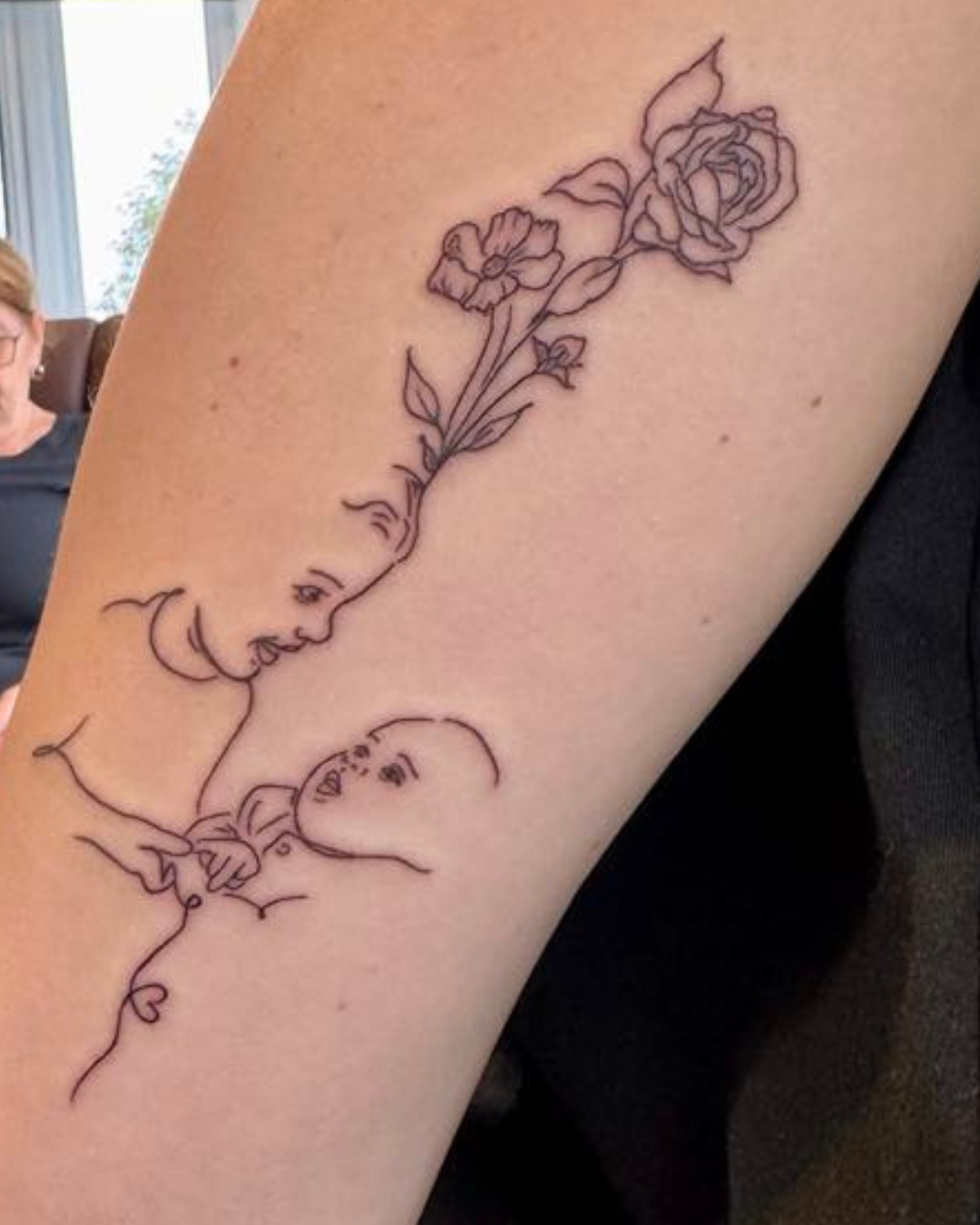 Dessin Tatouage Minimaliste Maman Bébé - Dessin aux Traits - Personnalisé Fleurs de Naissance